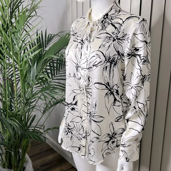 Joie Silk Black and Cream Floral Long Sleeve Button Down Shirt Size M - Picture 2 of 10